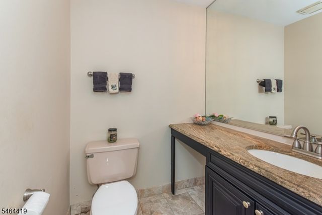 8 Birdseye Cir, Wayne Twp., NJ 07470