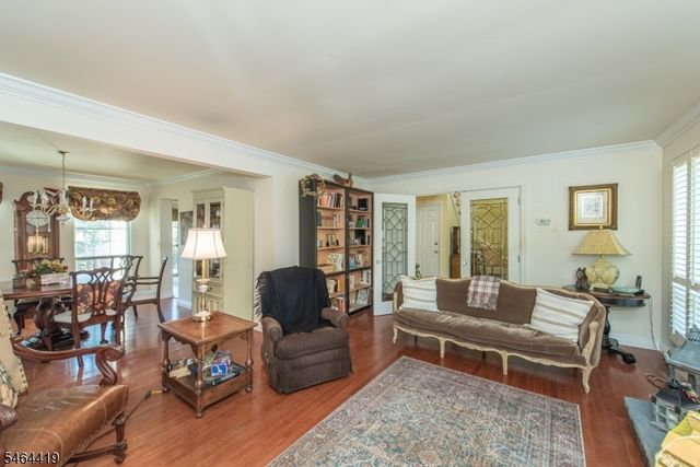 8 Birdseye Cir, Wayne Twp., NJ 07470