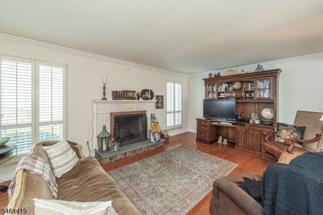 8 Birdseye Cir, Wayne Twp., NJ 07470