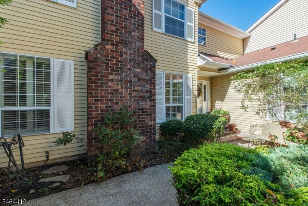 8 Birdseye Cir, Wayne Twp., NJ 07470 — exterior
