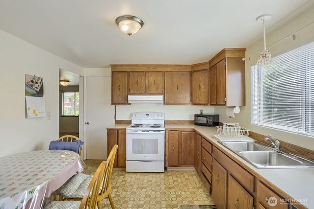 16719 3rd Avenue NE, Shoreline, WA 98155