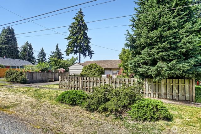 16719 3rd Avenue NE, Shoreline, WA 98155