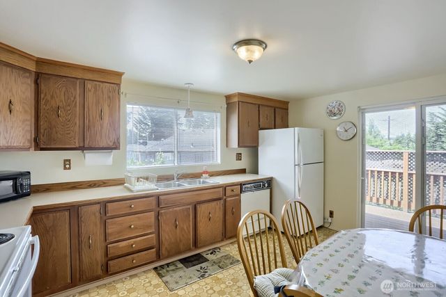 16719 3rd Avenue NE, Shoreline, WA 98155