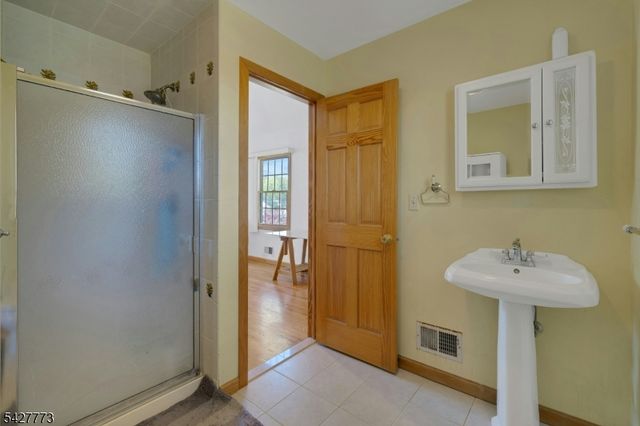 80 Longview Ave, Parsippany-troy Hills Twp., NJ 07034