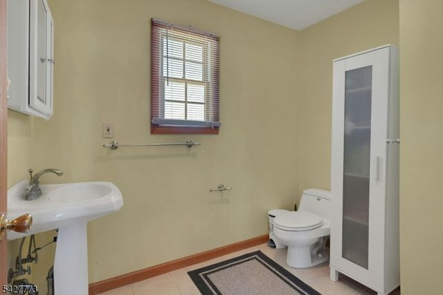 80 Longview Ave, Parsippany-troy Hills Twp., NJ 07034