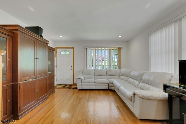 80 Longview Ave, Parsippany-troy Hills Twp., NJ 07034