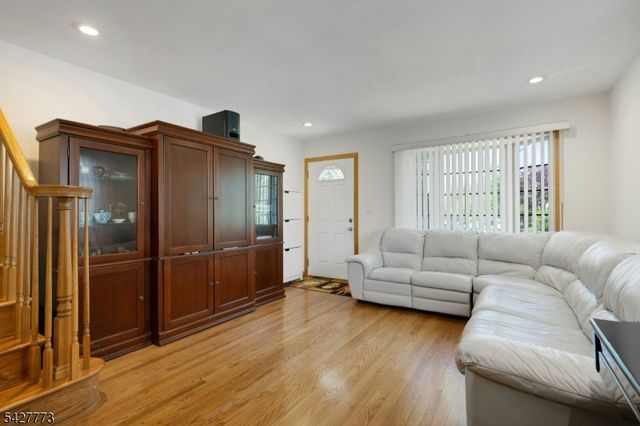 80 Longview Ave, Parsippany-troy Hills Twp., NJ 07034