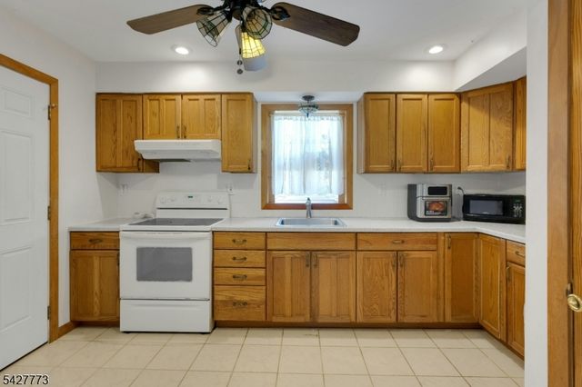 80 Longview Ave, Parsippany-troy Hills Twp., NJ 07034