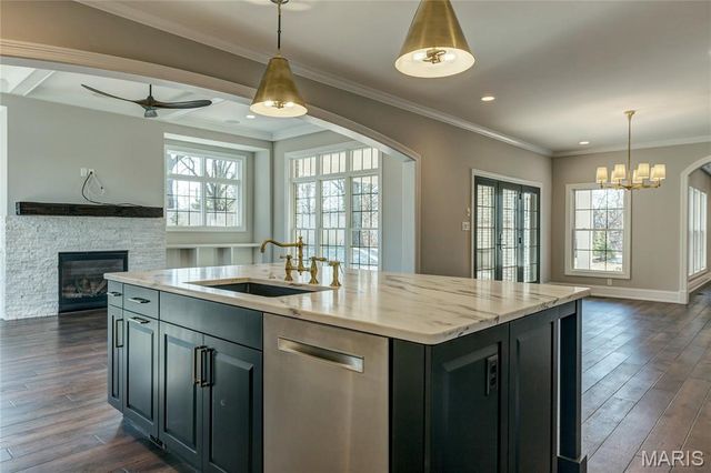 184 Brooktrail Court, Creve Coeur, MO 63141