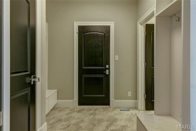 184 Brooktrail Court, Creve Coeur, MO 63141