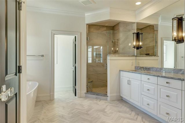 184 Brooktrail Court, Creve Coeur, MO 63141