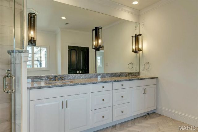 184 Brooktrail Court, Creve Coeur, MO 63141