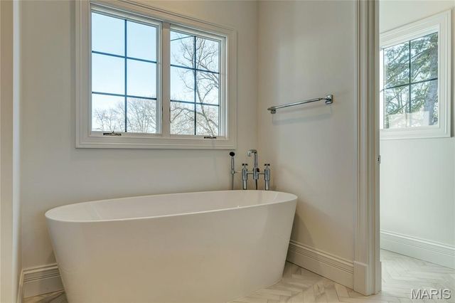 184 Brooktrail Court, Creve Coeur, MO 63141
