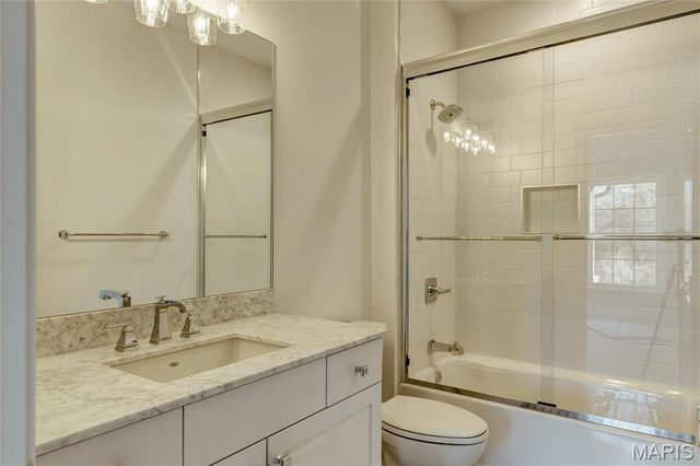 184 Brooktrail Court, Creve Coeur, MO 63141