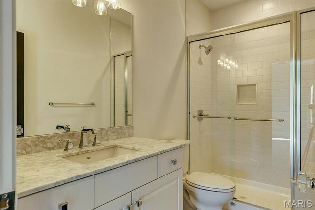 184 Brooktrail Court, Creve Coeur, MO 63141