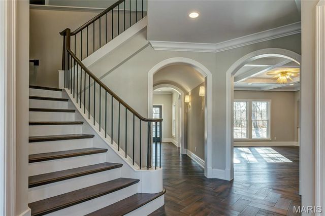 184 Brooktrail Court, Creve Coeur, MO 63141