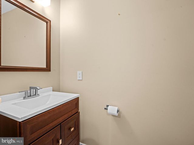 7884 BELHAVEN AVE, Pasadena, MD 21122