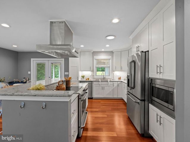 7884 BELHAVEN AVE, Pasadena, MD 21122