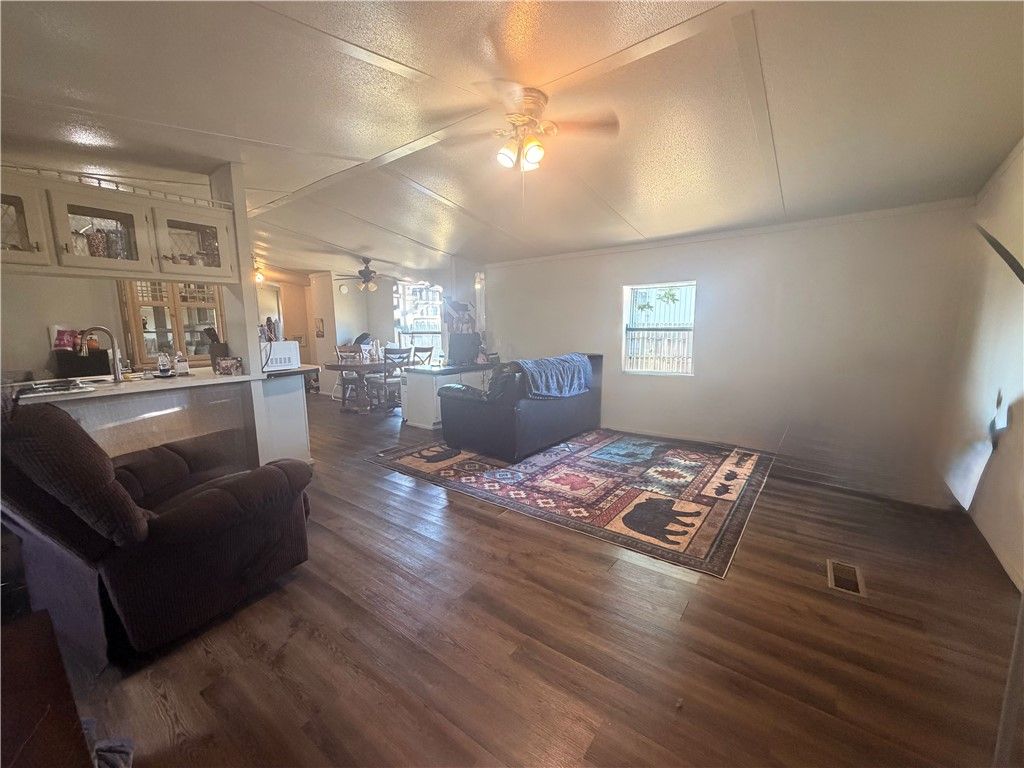 204 South Glass Street, Franklin, TX 77856 — photo 4