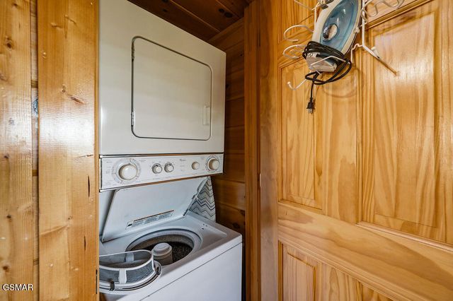 2040 Cougar Crossing Way, Sevierville, TN 37862