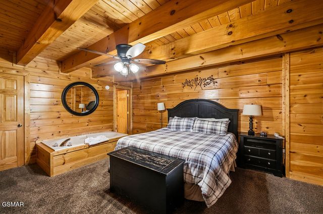2040 Cougar Crossing Way, Sevierville, TN 37862