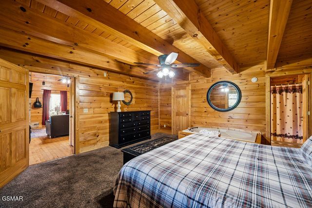 2040 Cougar Crossing Way, Sevierville, TN 37862
