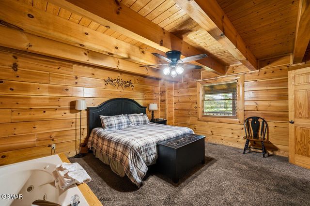 2040 Cougar Crossing Way, Sevierville, TN 37862