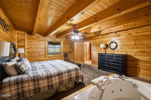 2040 Cougar Crossing Way, Sevierville, TN 37862