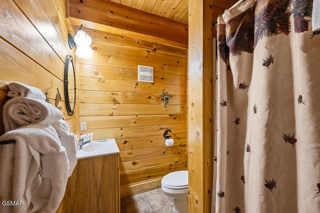 2040 Cougar Crossing Way, Sevierville, TN 37862