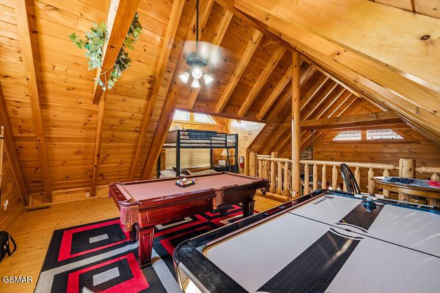 2040 Cougar Crossing Way, Sevierville, TN 37862