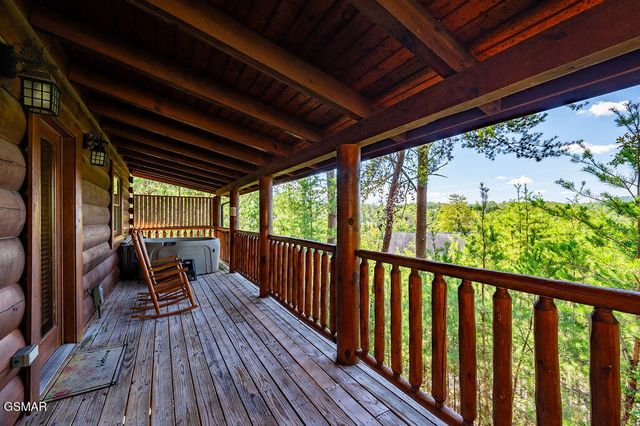2040 Cougar Crossing Way, Sevierville, TN 37862