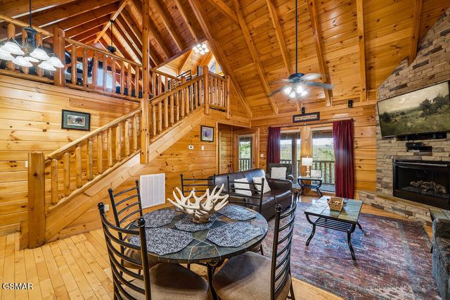 2040 Cougar Crossing Way, Sevierville, TN 37862