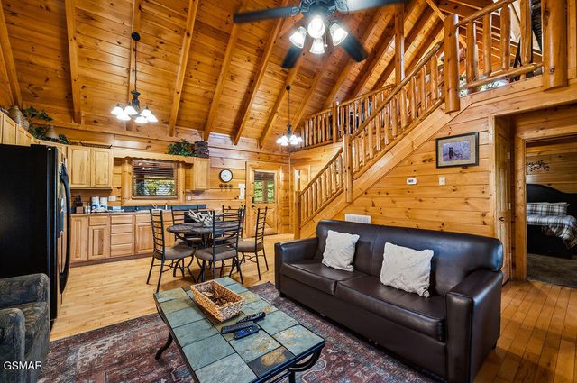 2040 Cougar Crossing Way, Sevierville, TN 37862