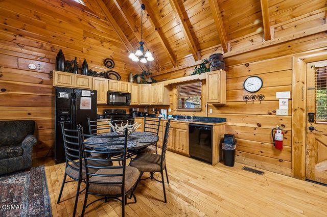 2040 Cougar Crossing Way, Sevierville, TN 37862