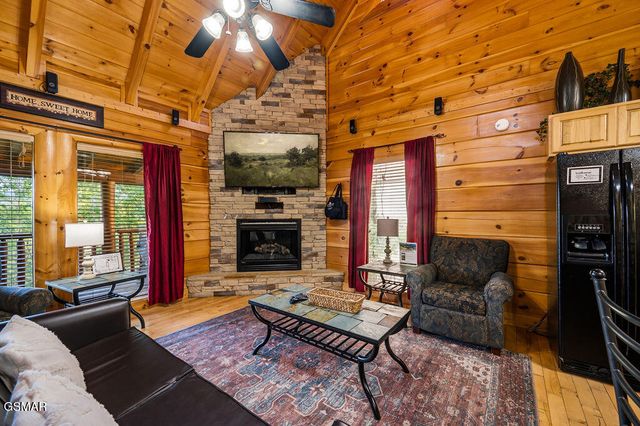 2040 Cougar Crossing Way, Sevierville, TN 37862