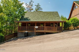 2040 Cougar Crossing Way, Sevierville, TN 37862