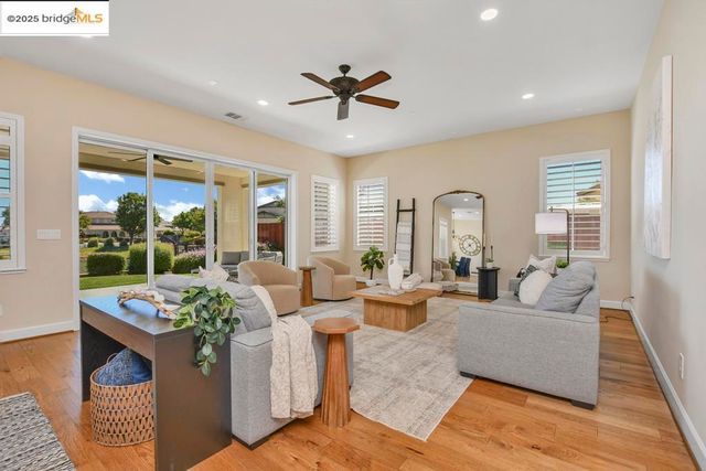 133 Clear Lake Ct, Oakley, CA 94561