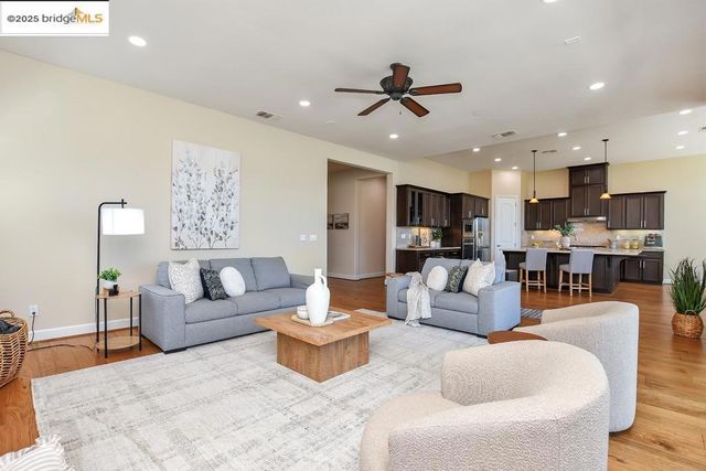 133 Clear Lake Ct, Oakley, CA 94561