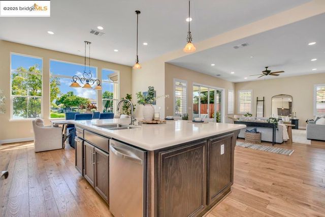 133 Clear Lake Ct, Oakley, CA 94561