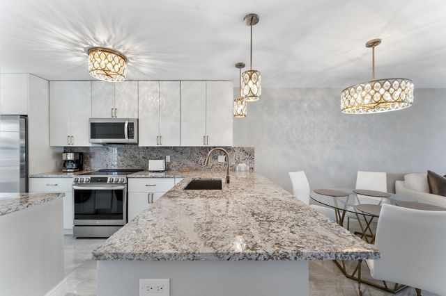 1020 Silk Oak Terrace 204, Delray Beach, FL 33445