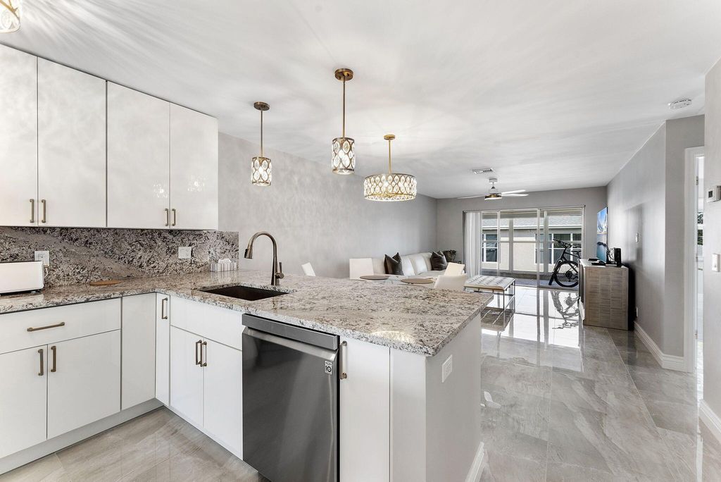 1020 Silk Oak Terrace 204, Delray Beach, FL 33445