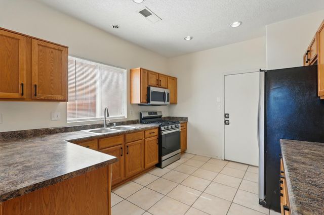 10016 Rio Canon Avenue SW, Albuquerque, NM 87121