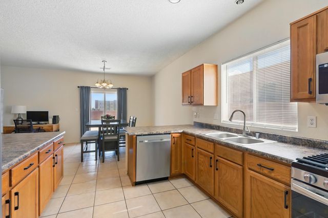 10016 Rio Canon Avenue SW, Albuquerque, NM 87121