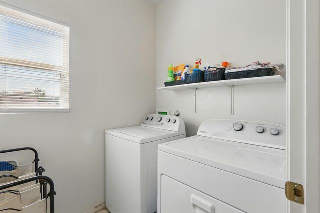 10016 Rio Canon Avenue SW, Albuquerque, NM 87121