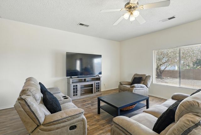 10016 Rio Canon Avenue SW, Albuquerque, NM 87121