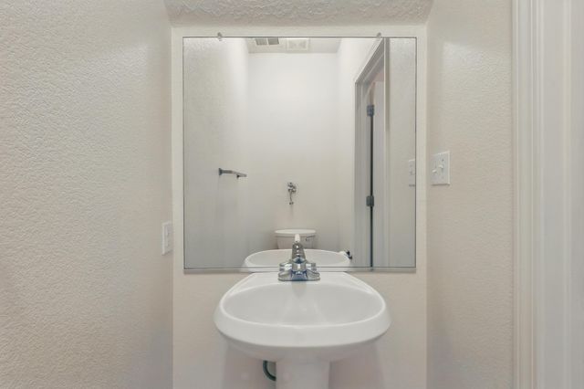 10016 Rio Canon Avenue SW, Albuquerque, NM 87121