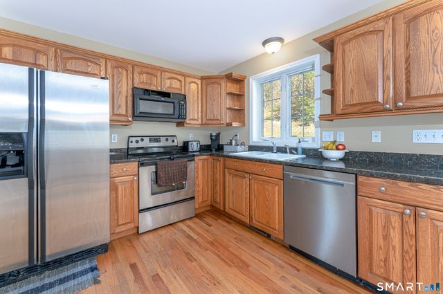 110 Oakwood Circle, Bristol, CT 06010