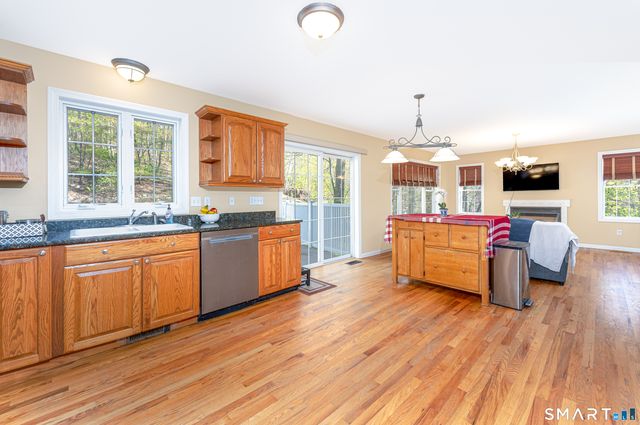 110 Oakwood Circle, Bristol, CT 06010