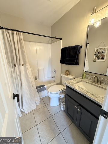 716 Manor Way 716, Cartersville, GA 30120