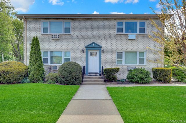 21 Toehee Place 2B, Islip, NY 11751
